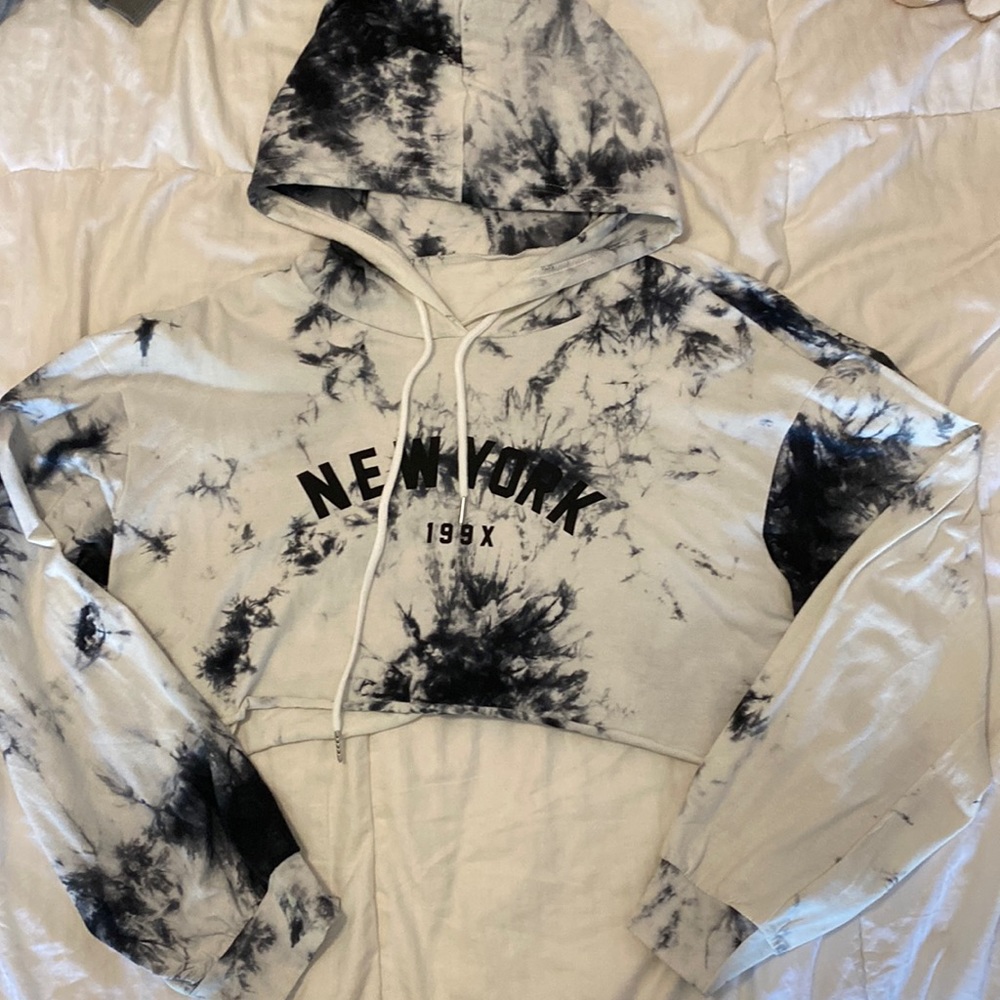 Cropped, white and black, New York hoodie